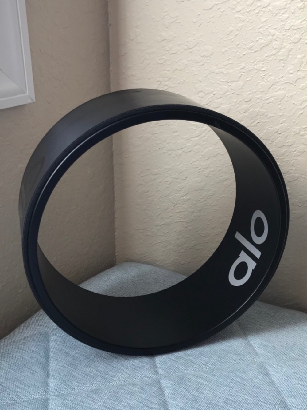 ALO YOGA BEND IT YOGA WHEEL BLACK GENTLY USED